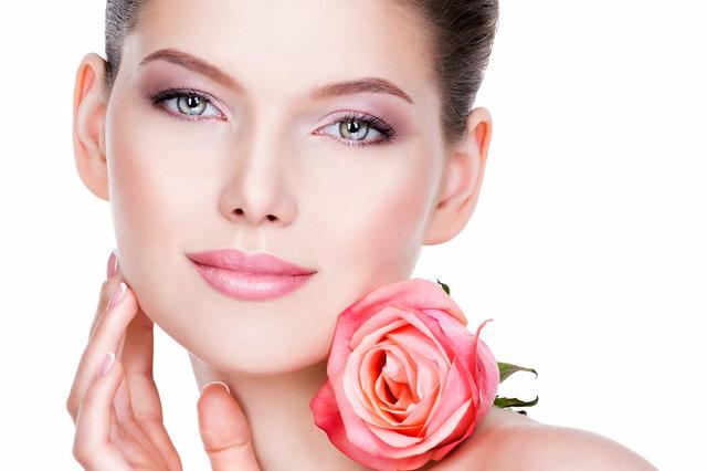 قناع طبيعي لإشراقة البشرة خلال أيام العيد