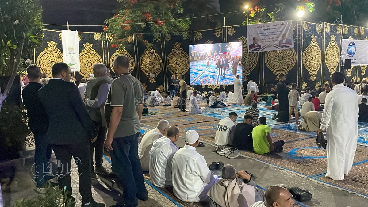 توافد المواطنين على ساحة مصطفي محمود لأداء صلاة عيد الأضحي (1)