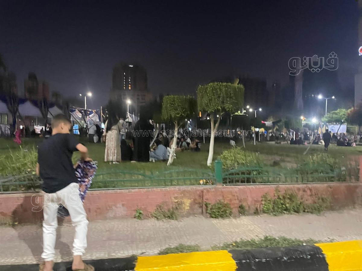 توافد المواطنين على ساحة مصطفي محمود لأداء صلاة عيد الأضحي (2)