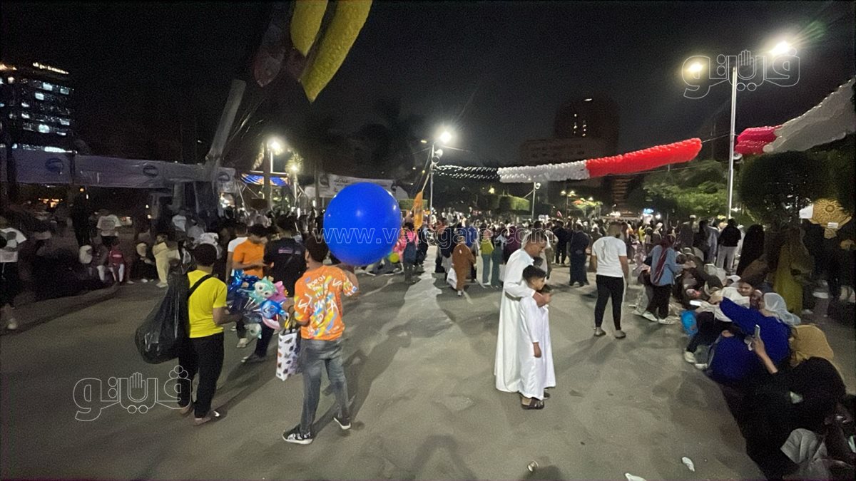 توافد المواطنين على ساحة مصطفي محمود لأداء صلاة عيد الأضحي (11)