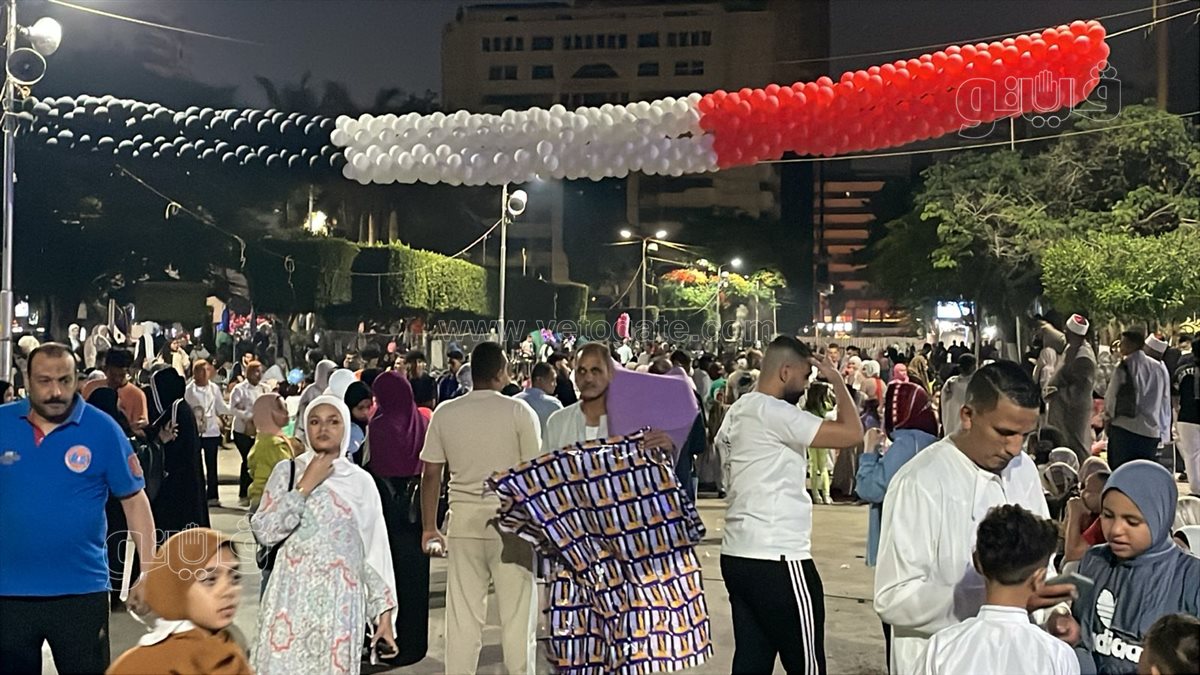 توافد المواطنين على ساحة مصطفي محمود لأداء صلاة عيد الأضحي (12)