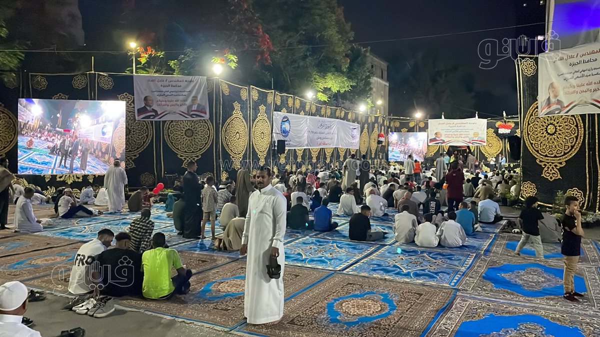 توافد المواطنين على ساحة مصطفي محمود لأداء صلاة عيد الأضحي (15)