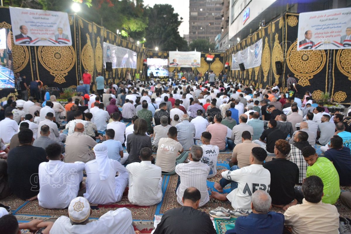 العرب يزينون ساحة مصطفى محمود في صلاة عيد الاضحي (2)