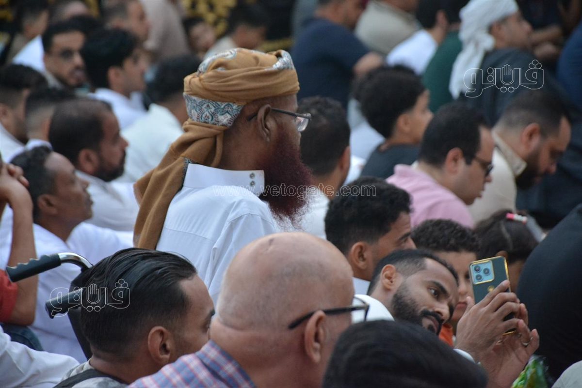 العرب يزينون ساحة مصطفى محمود في صلاة عيد الاضحي (5)