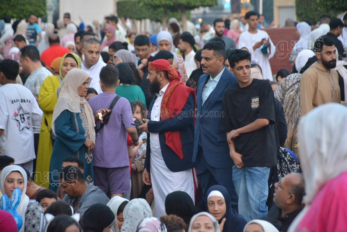 العرب يزينون ساحة مصطفى محمود في صلاة عيد الاضحي (6)