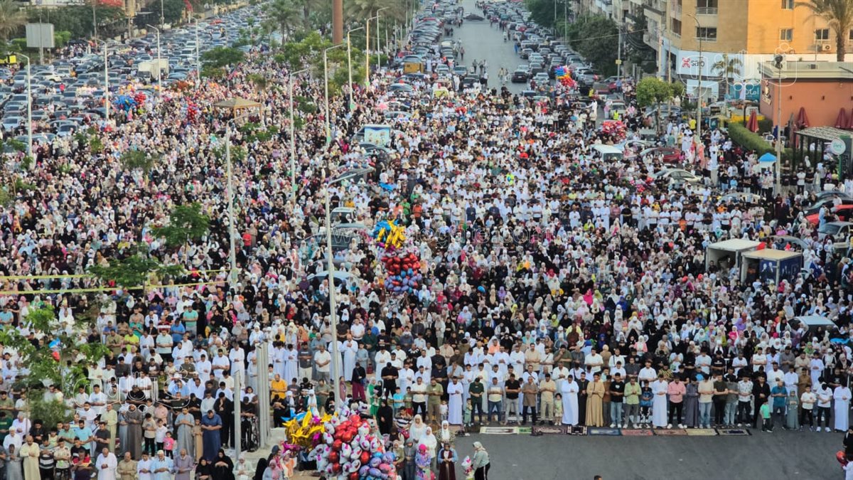  صلاة العيد أمام مسجد الصديق بمصر الجديدة (8)
