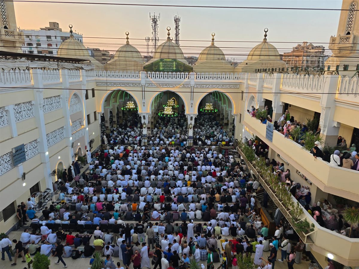  صلاة العيد أمام مسجد الصديق بمصر الجديدة (2)