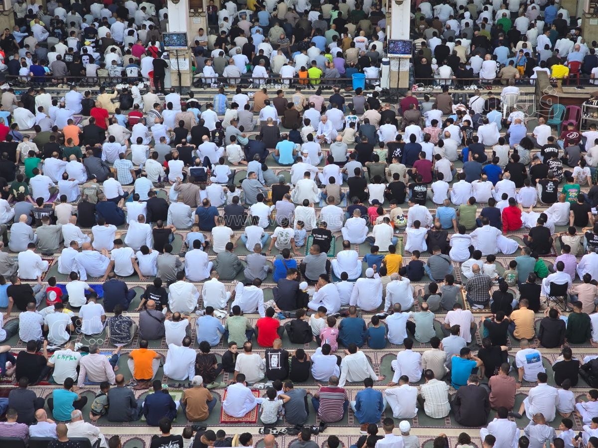  صلاة العيد أمام مسجد الصديق بمصر الجديدة (5)