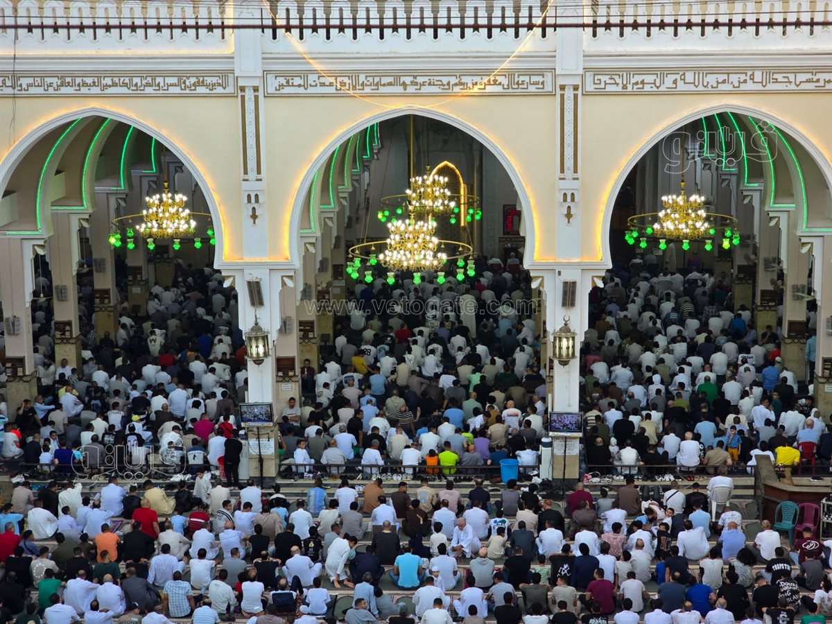  صلاة العيد أمام مسجد الصديق بمصر الجديدة (6)
