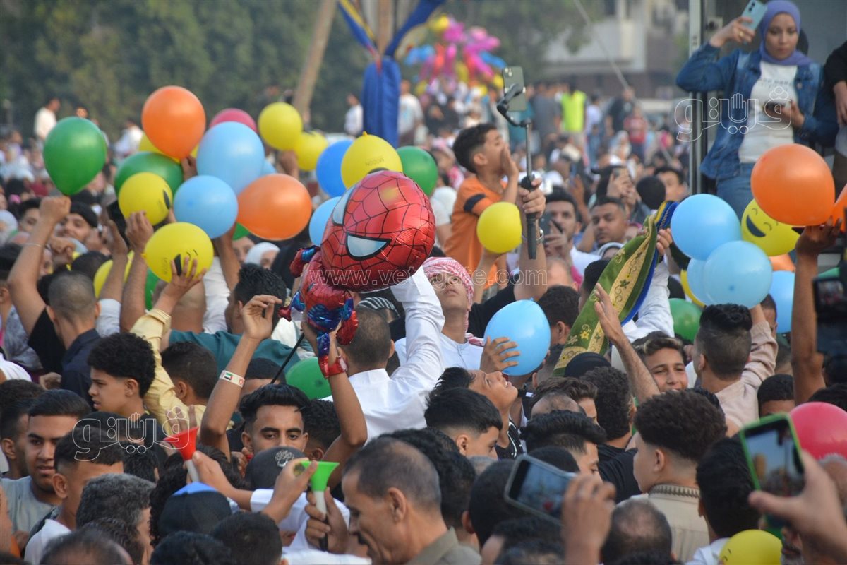 فرحة بساحة مسجد مصطفى محمود (2)