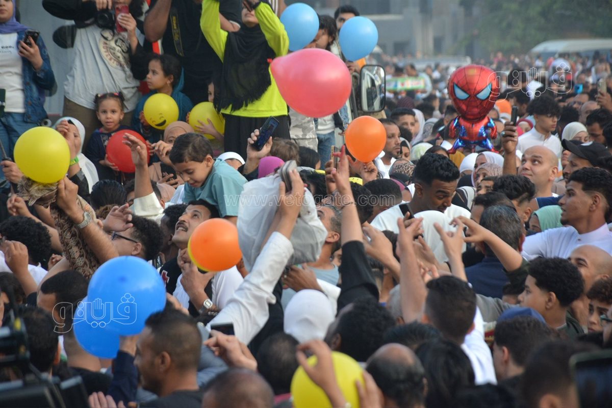 فرحة بساحة مسجد مصطفى محمود (3)