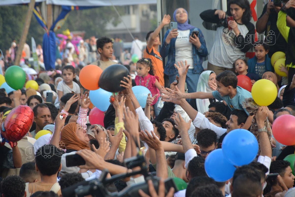 فرحة بساحة مسجد مصطفى محمود (4)