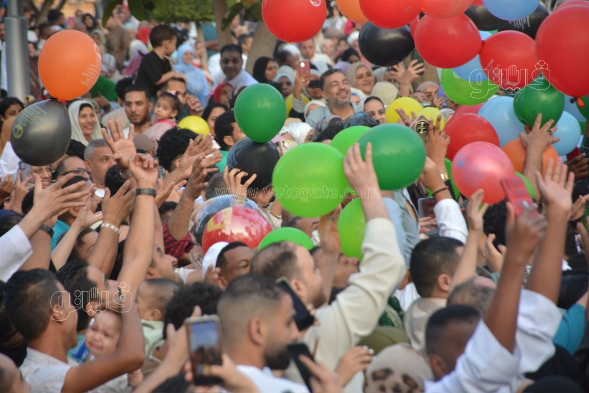 فرحة بساحة مسجد مصطفى محمود (5)