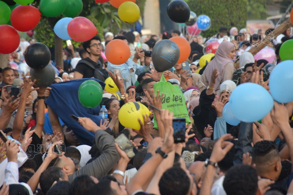 فرحة بساحة مسجد مصطفى محمود (6)