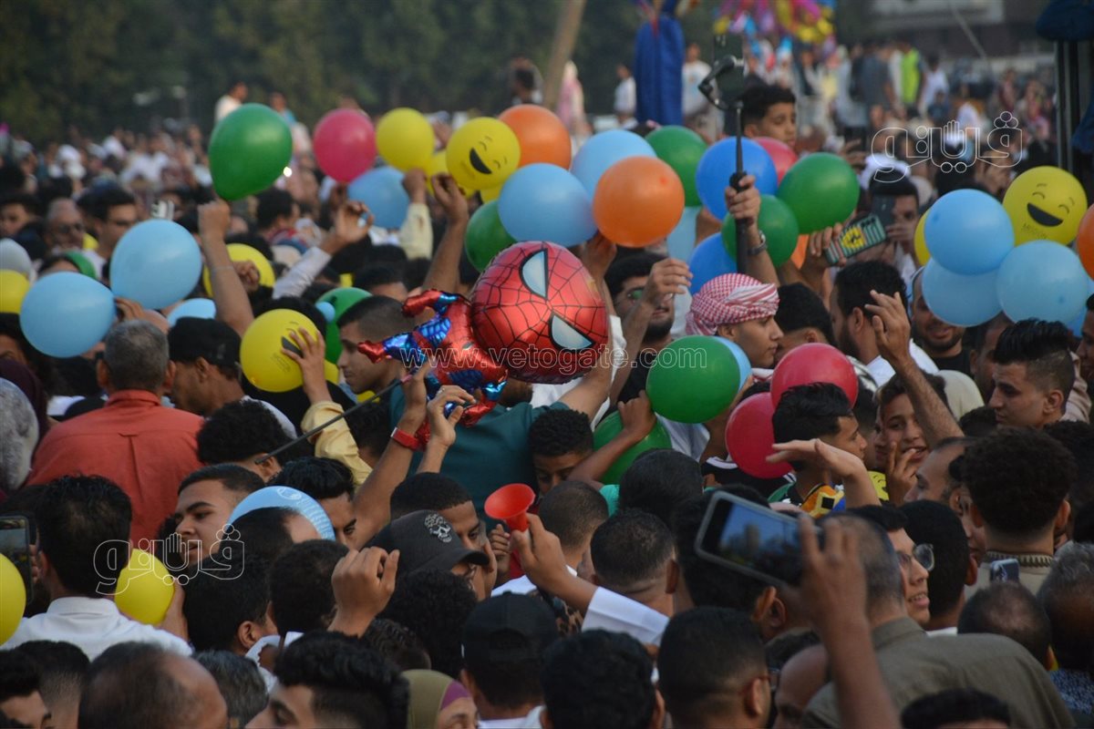 فرحة بساحة مسجد مصطفى محمود (7)
