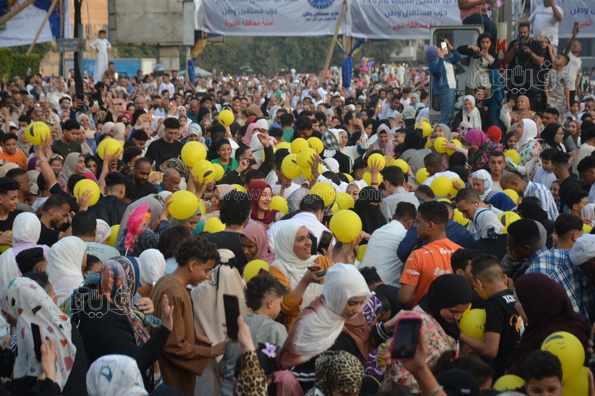 فرحة بساحة مسجد مصطفى محمود (8)