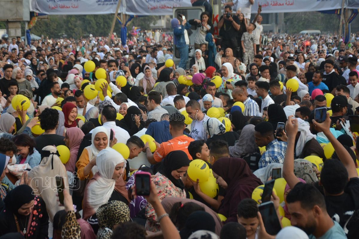 فرحة بساحة مسجد مصطفى محمود (13)
