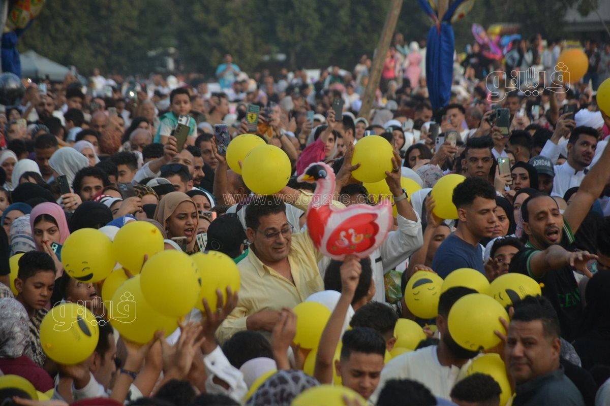 فرحة بساحة مسجد مصطفى محمود (14)