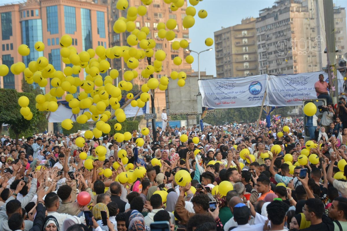 فرحة بساحة مسجد مصطفى محمود (15)