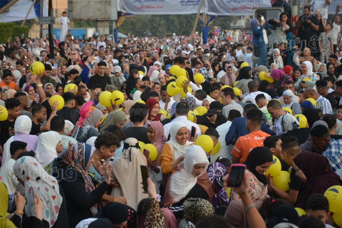فرحة بساحة مسجد مصطفى محمود (19)