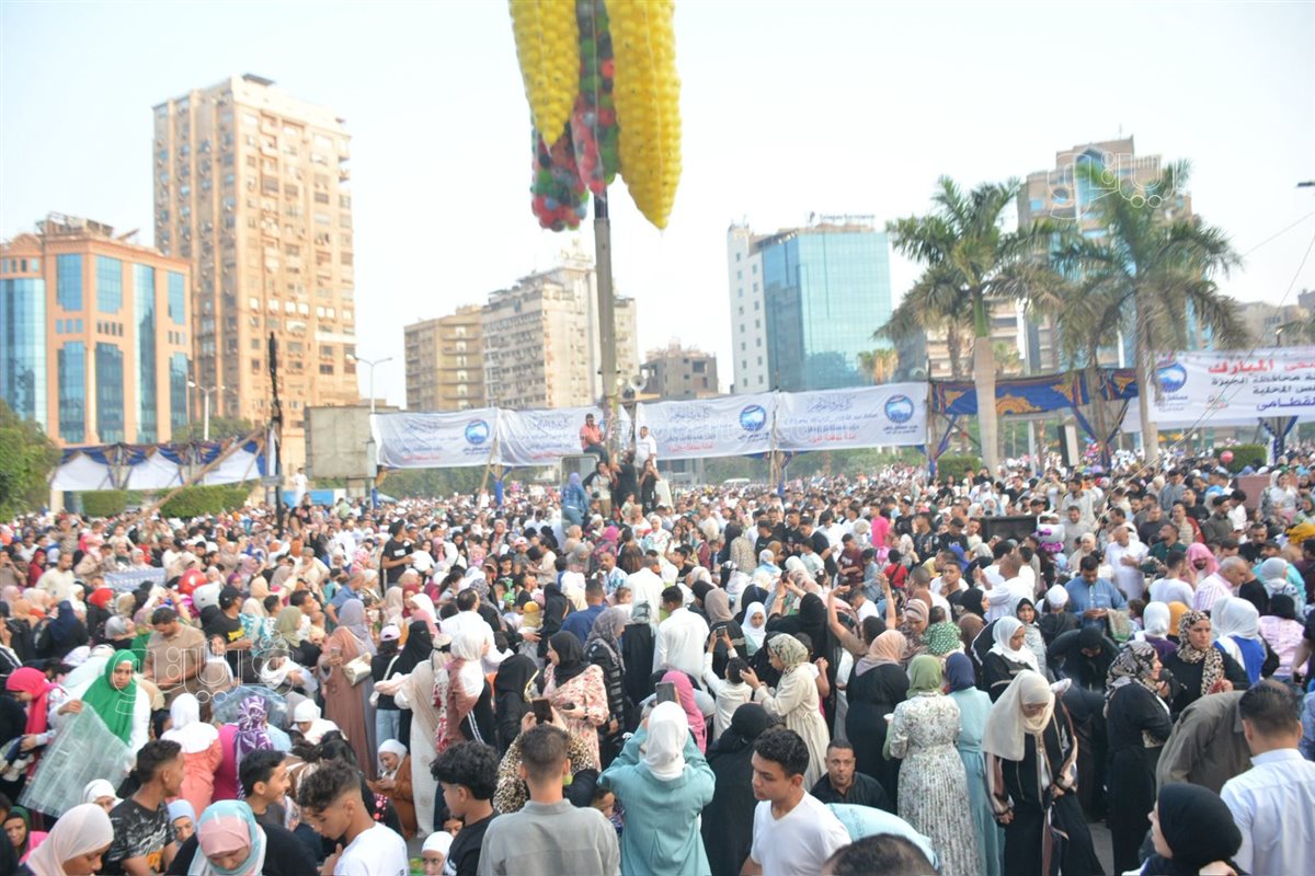 فرحة بساحة مسجد مصطفى محمود (23)