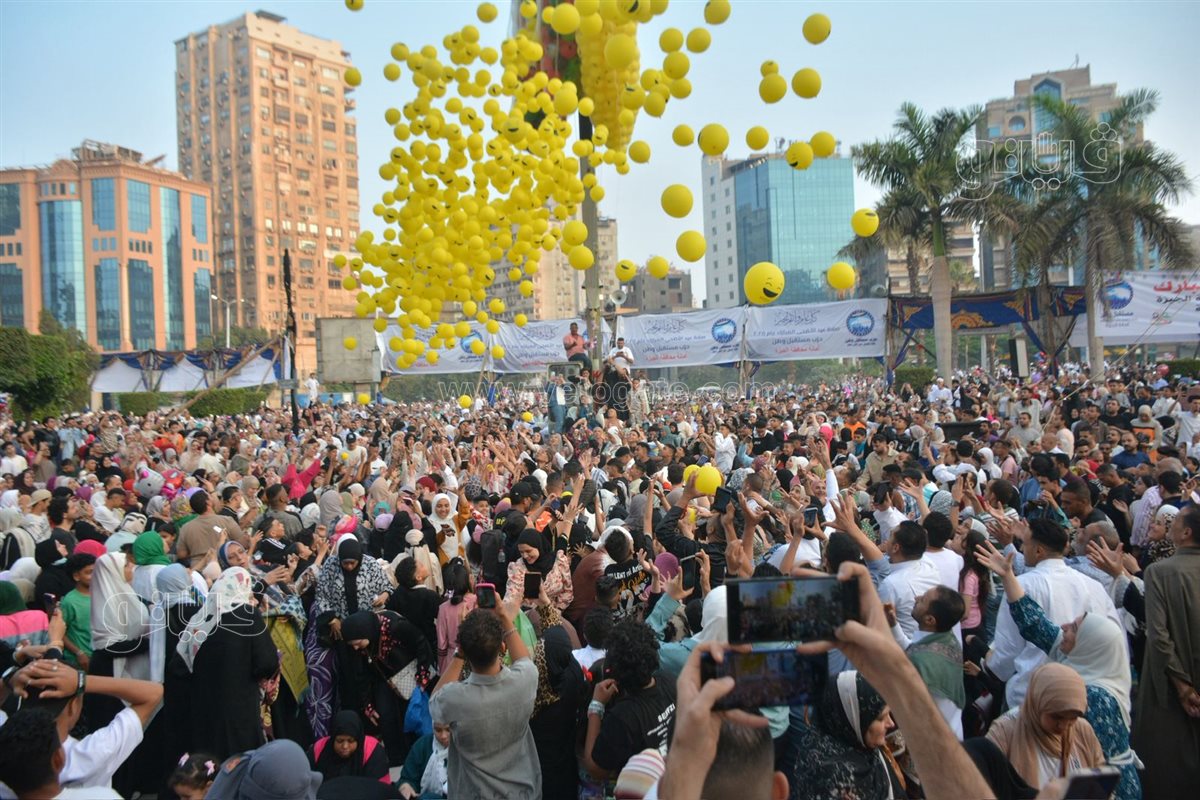 فرحة بساحة مسجد مصطفى محمود (24)