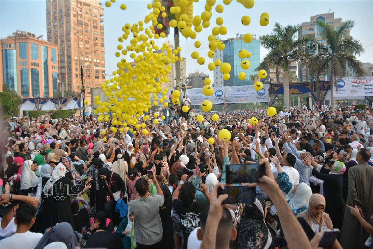 فرحة بساحة مسجد مصطفى محمود (26)