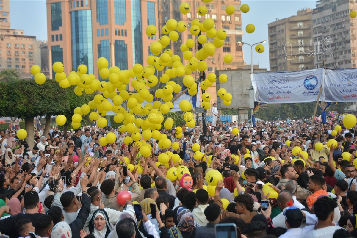 فرحة بساحة مسجد مصطفى محمود (27)