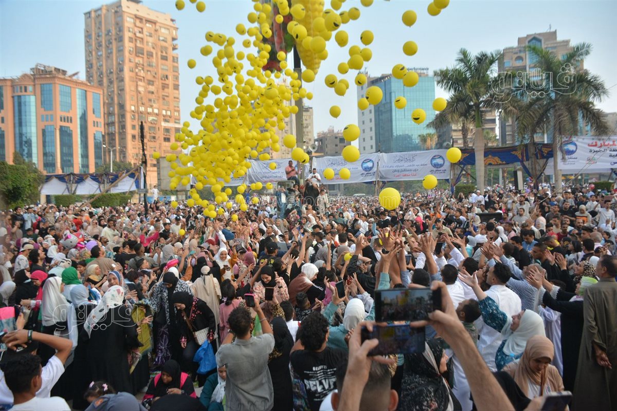 فرحة بساحة مسجد مصطفى محمود (28)