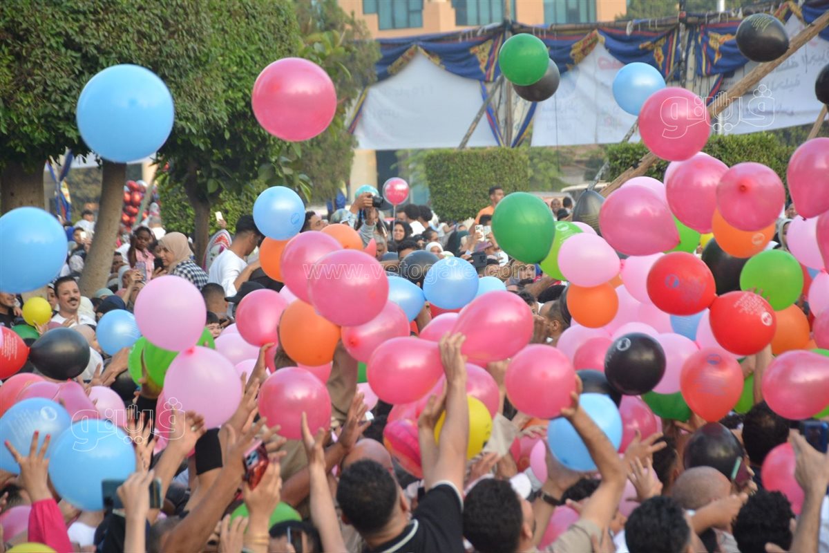 فرحة بساحة مسجد مصطفى محمود (30)