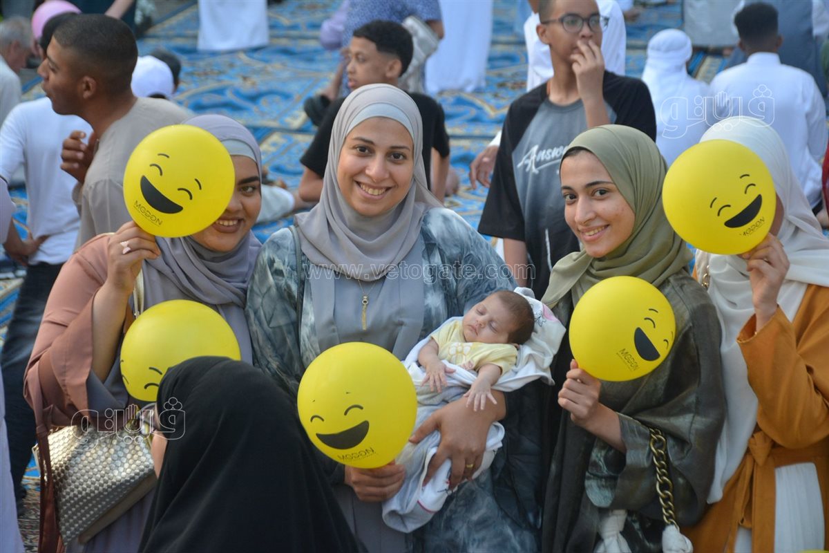 فرحة بساحة مسجد مصطفى محمود (32)
