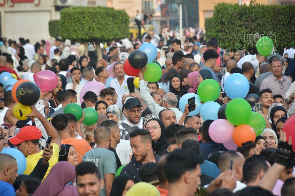 فرحة بساحة مسجد مصطفى محمود (33)