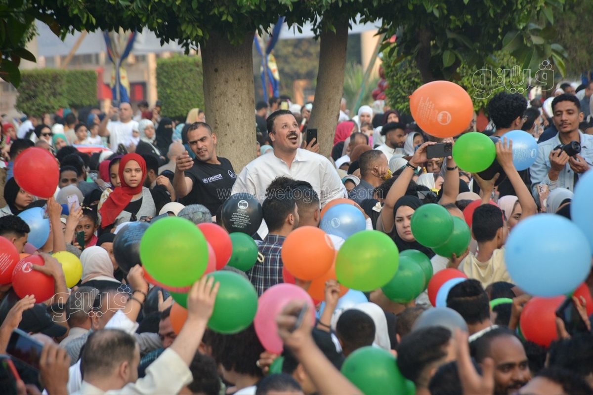 فرحة بساحة مسجد مصطفى محمود (34)