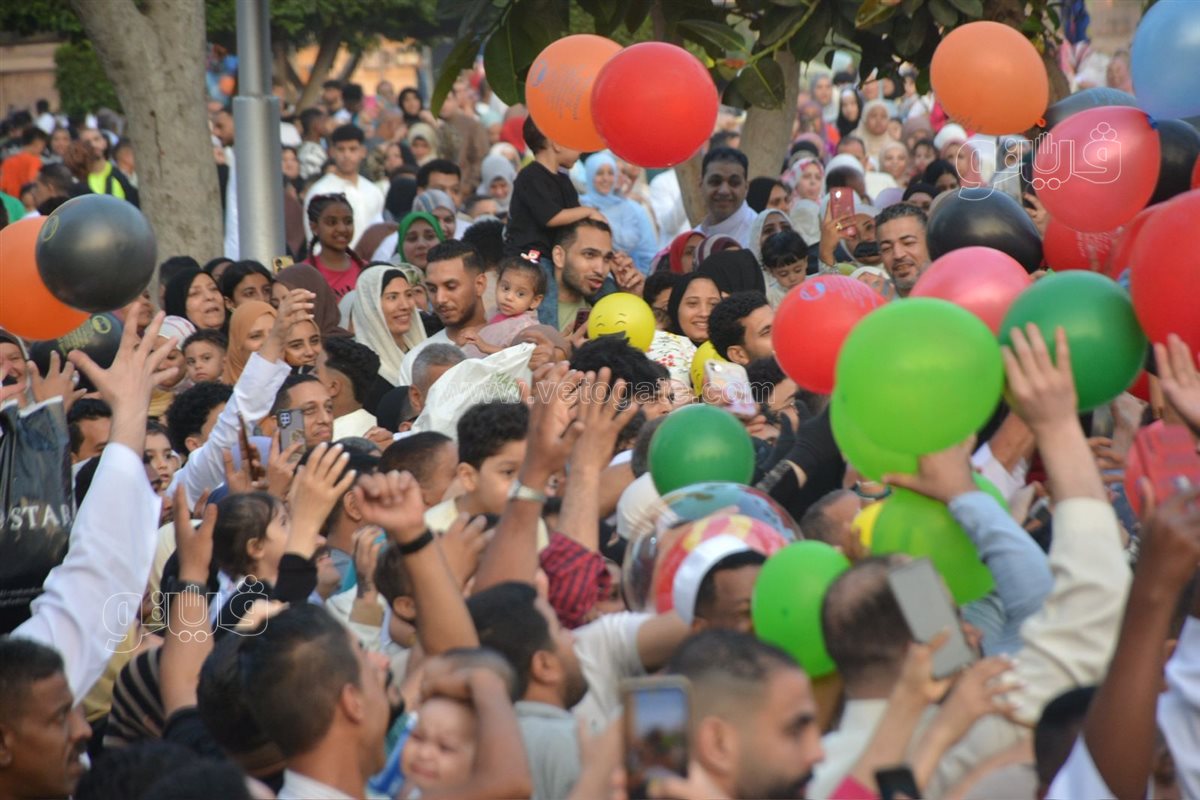 فرحة بساحة مسجد مصطفى محمود (35)