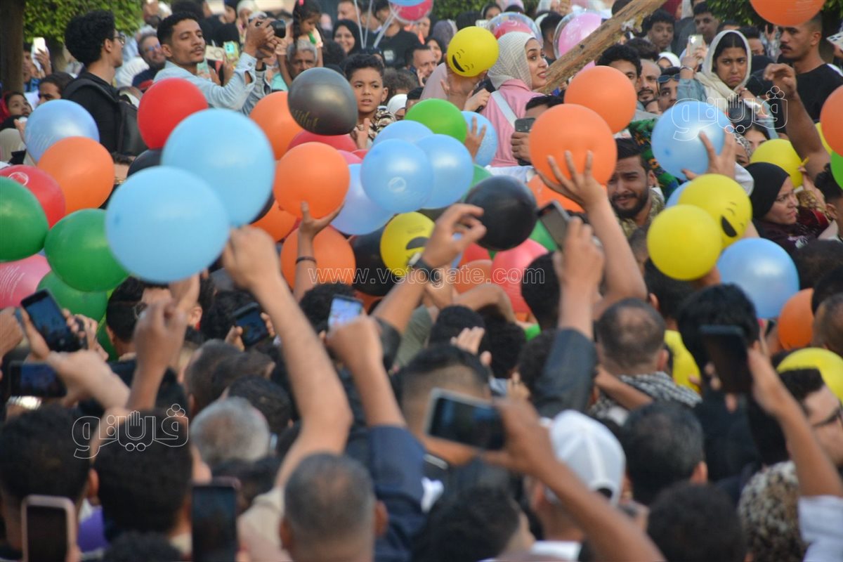 فرحة بساحة مسجد مصطفى محمود (36)