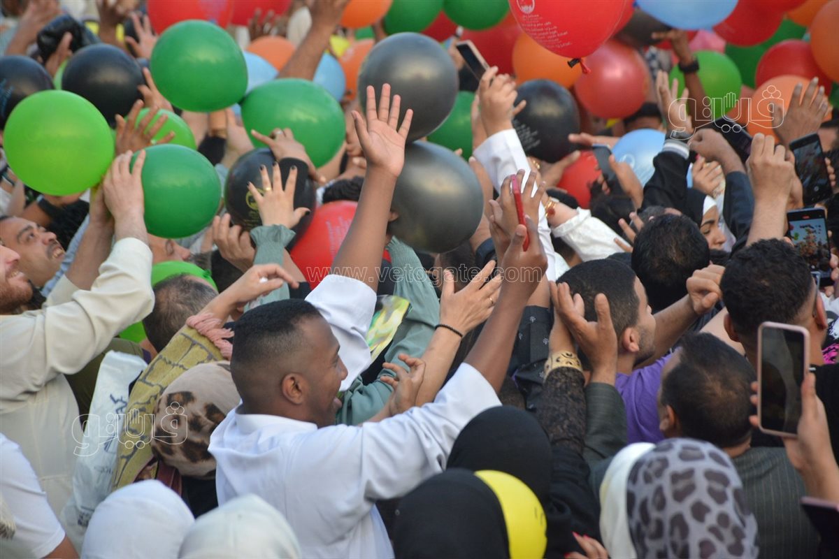 فرحة بساحة مسجد مصطفى محمود (37)