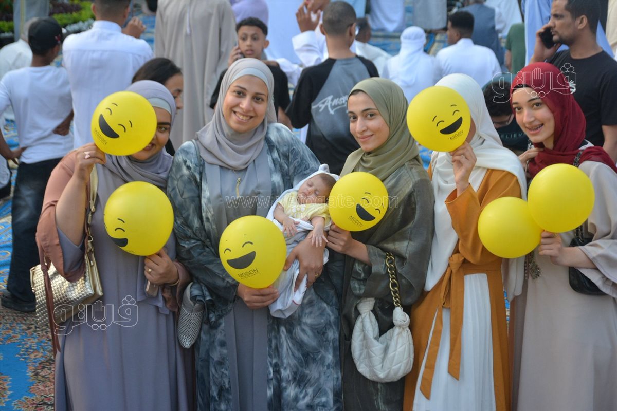 فرحة بساحة مسجد مصطفى محمود (38)