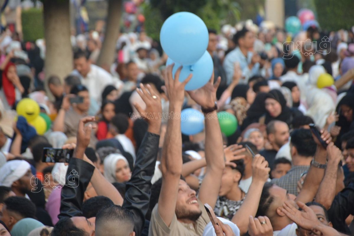 فرحة بساحة مسجد مصطفى محمود (40)