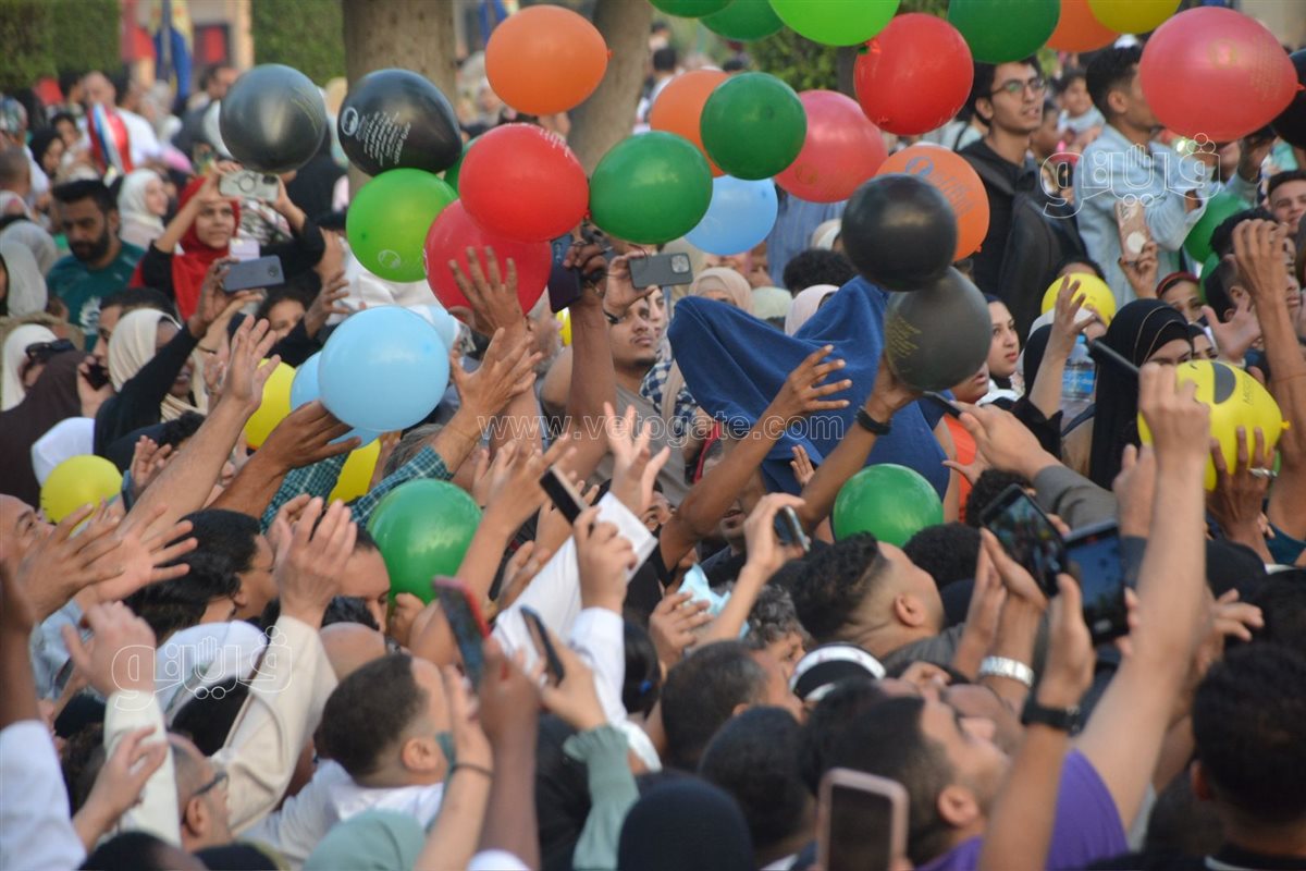 فرحة بساحة مسجد مصطفى محمود (41)