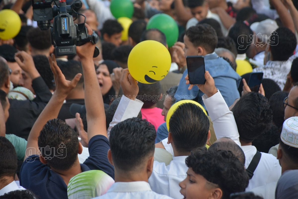 فرحة بساحة مسجد مصطفى محمود (42)