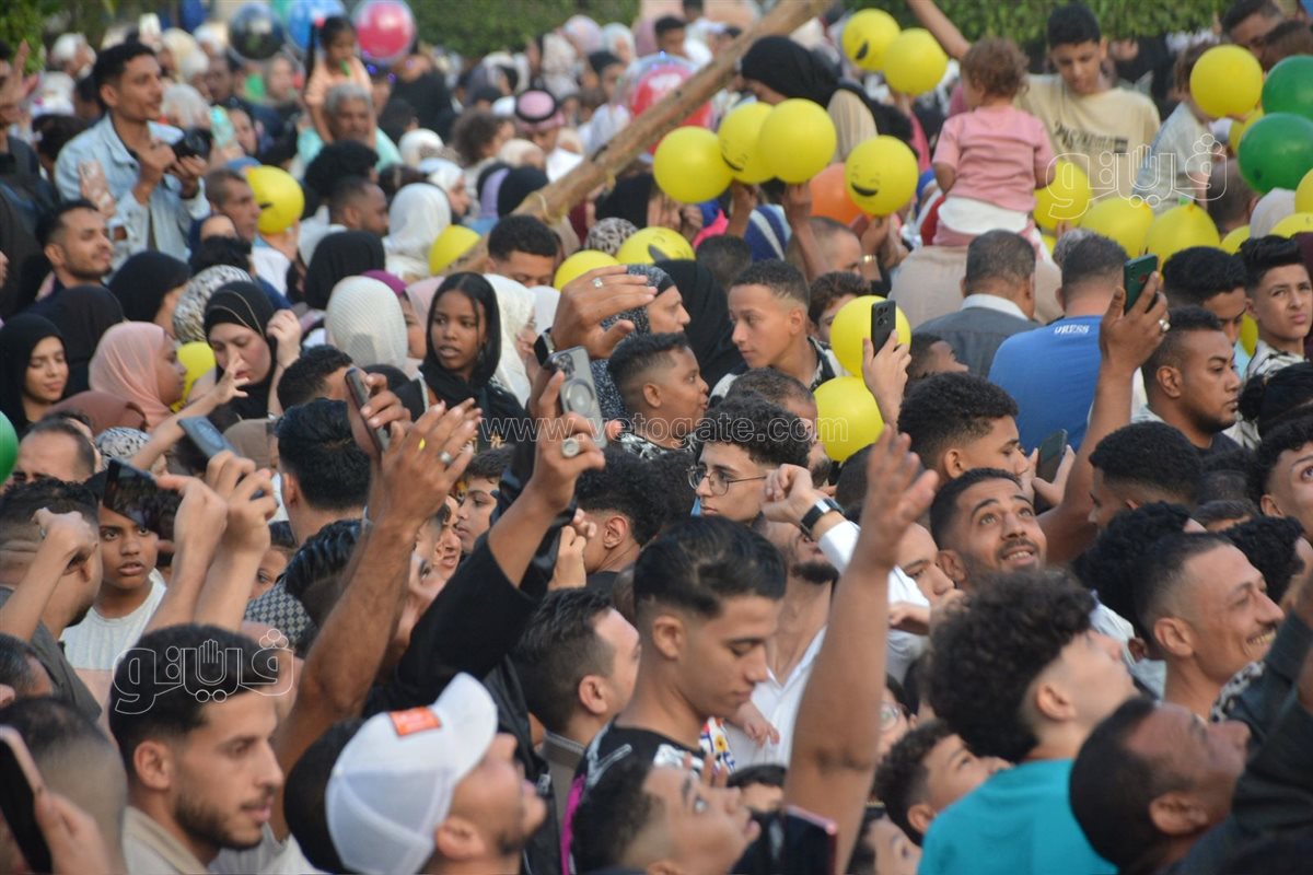 فرحة بساحة مسجد مصطفى محمود (43)