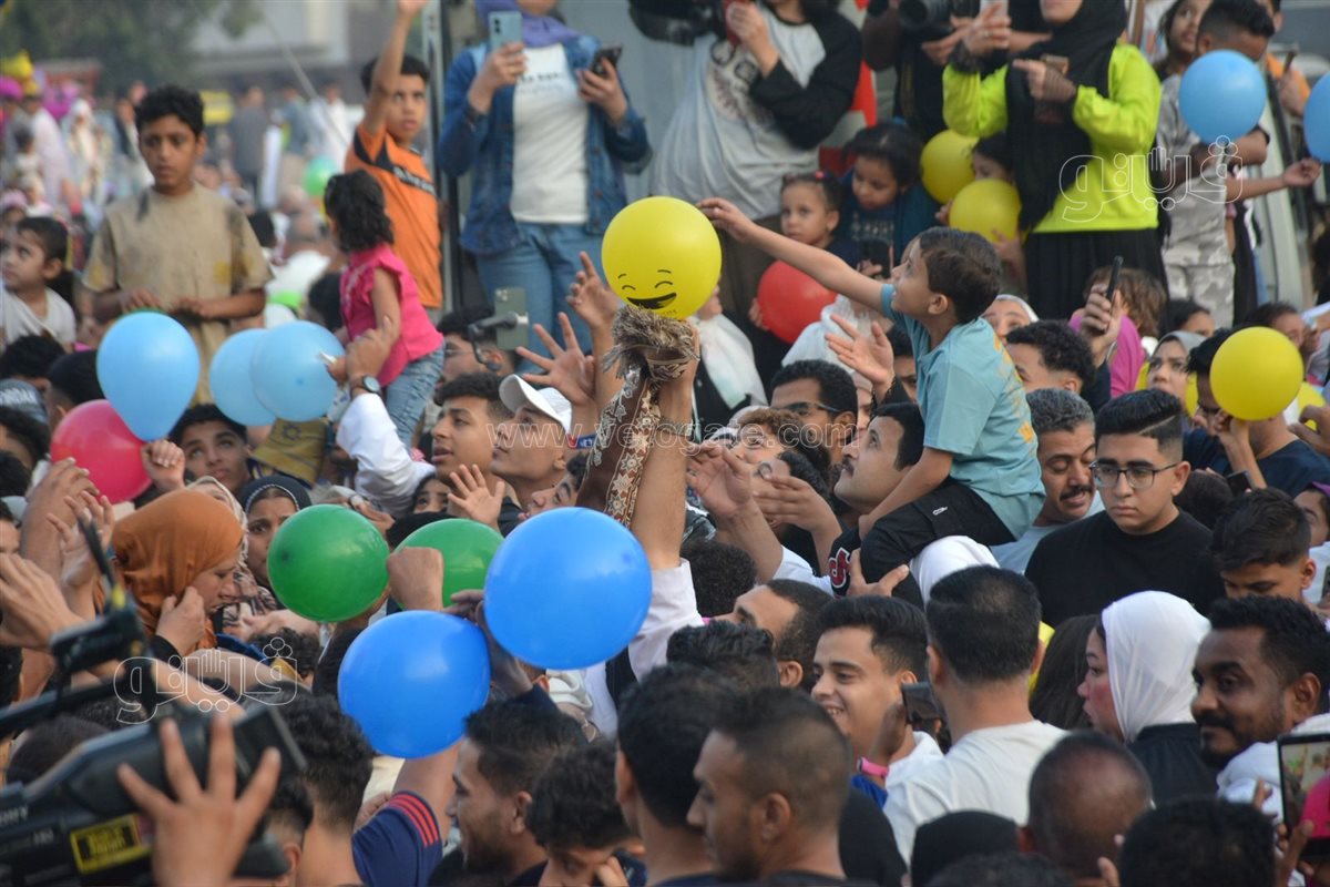 فرحة بساحة مسجد مصطفى محمود (44)