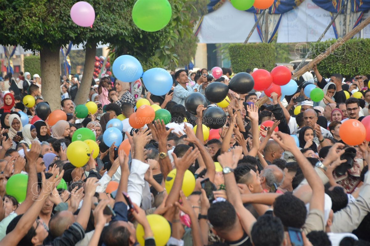 فرحة بساحة مسجد مصطفى محمود (48)