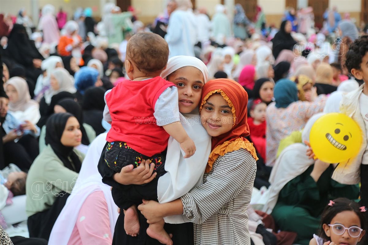 الأطفال يخطفون الأنظار في صلاة عيد الأضحي بالجامع الأزهر (2)