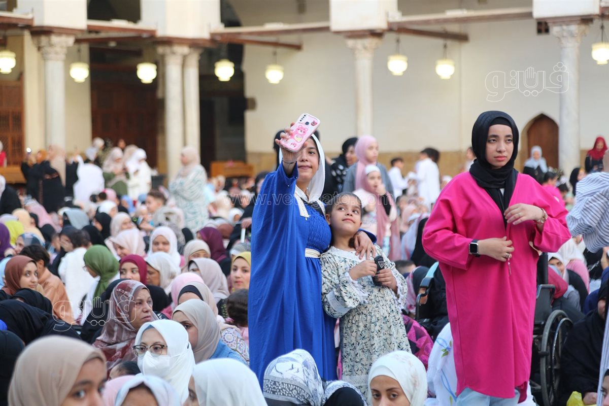 الأطفال يخطفون الأنظار في صلاة عيد الأضحي بالجامع الأزهر (6)