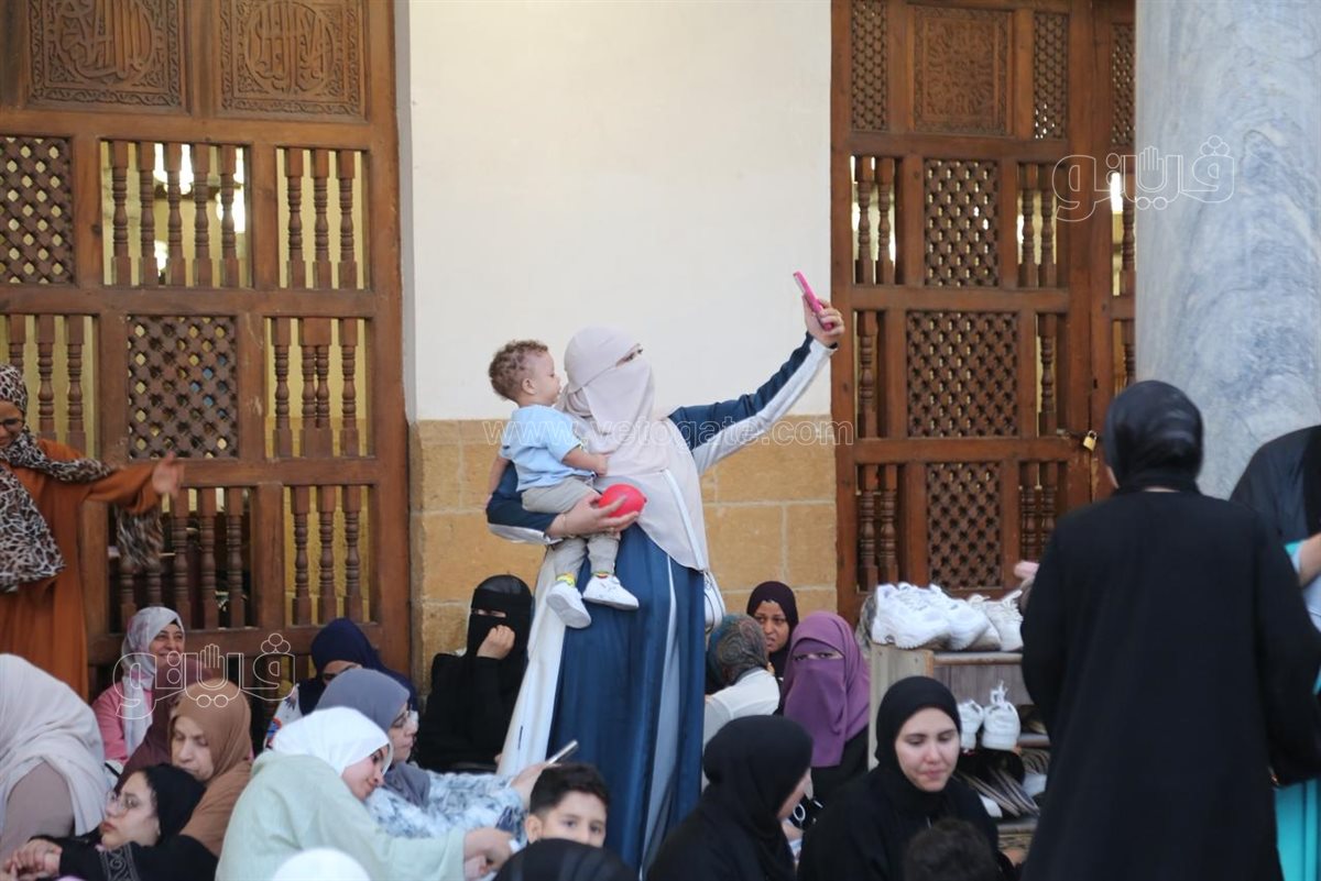 الأطفال يخطفون الأنظار في صلاة عيد الأضحي بالجامع الأزهر (8)