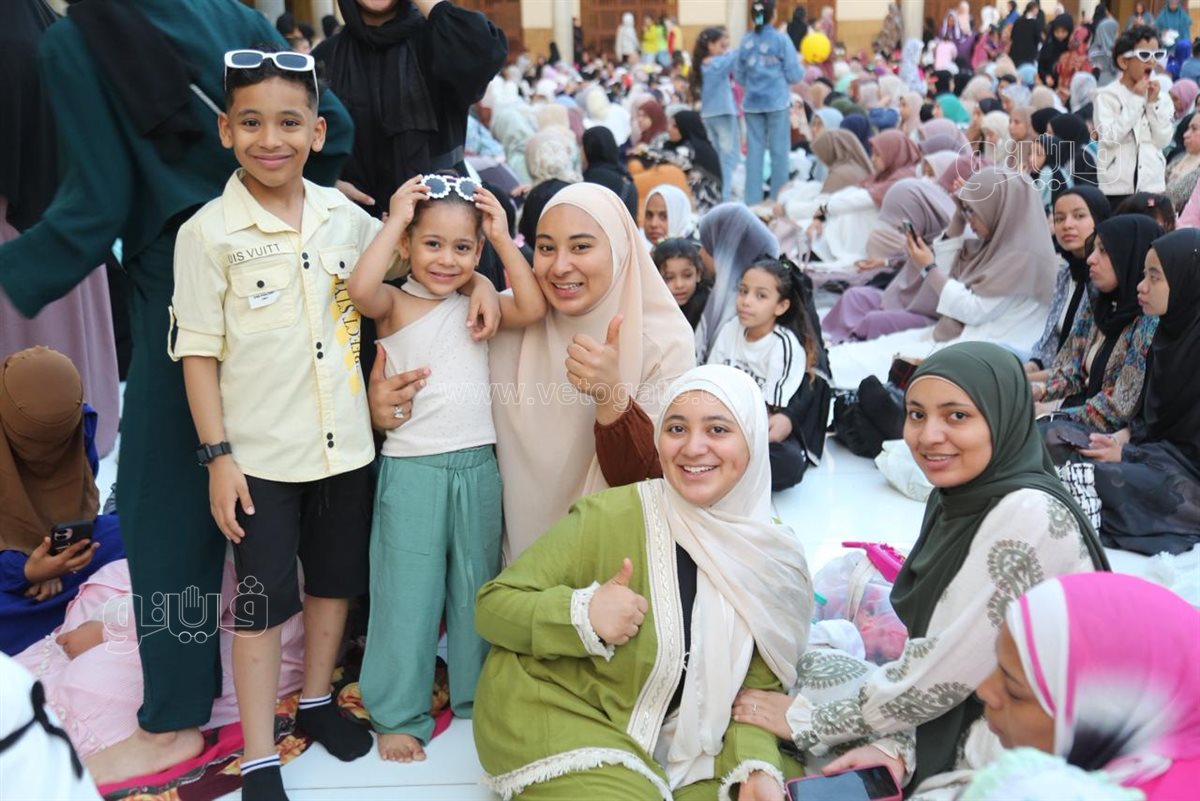 الأطفال يخطفون الأنظار في صلاة عيد الأضحي بالجامع الأزهر (9)