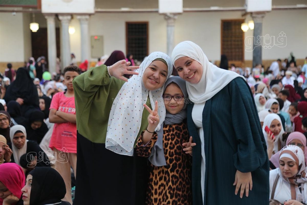 الأطفال يخطفون الأنظار في صلاة عيد الأضحي بالجامع الأزهر (13)