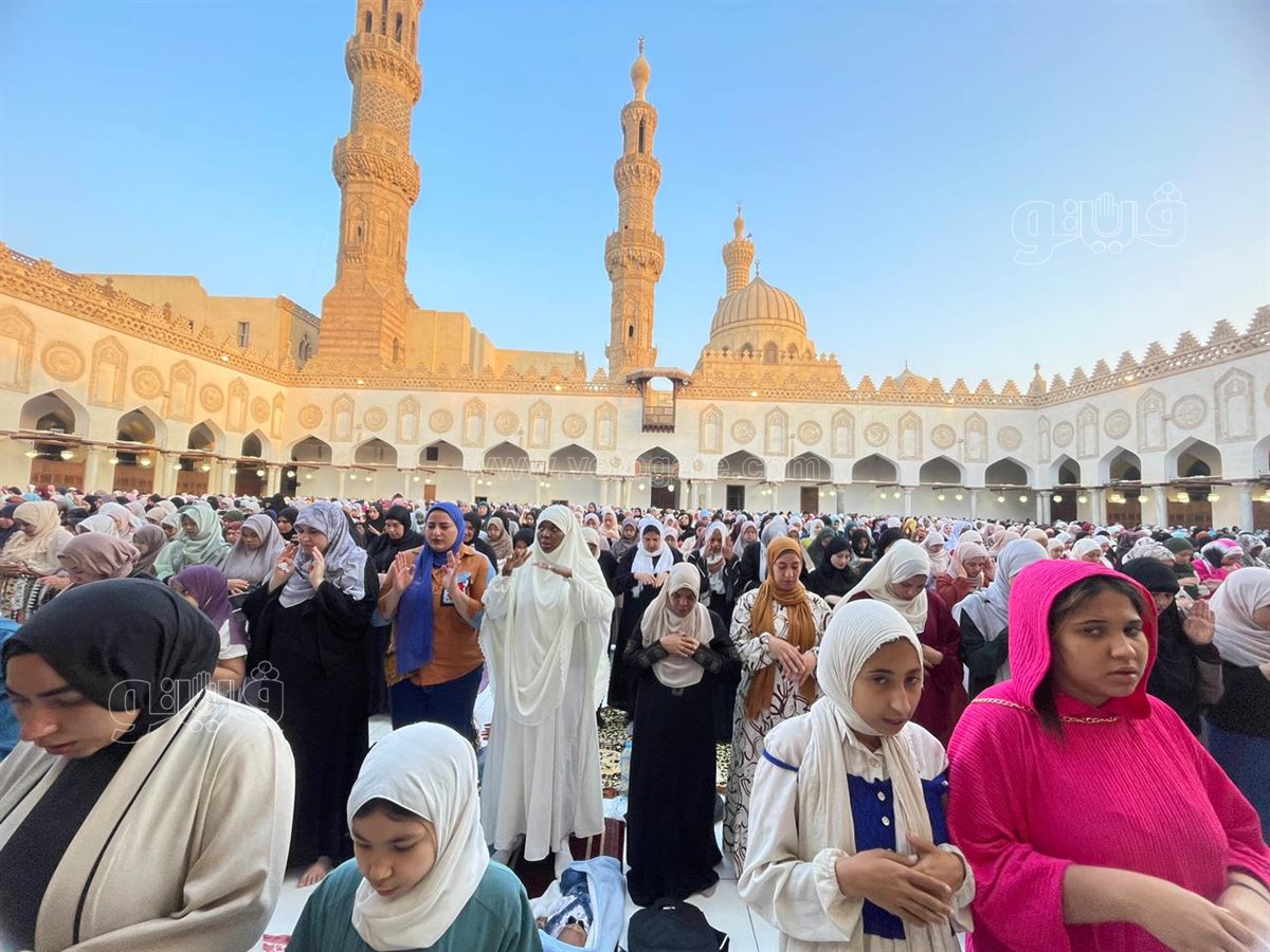 الأطفال يخطفون الأنظار في صلاة عيد الأضحي بالجامع الأزهر (14)