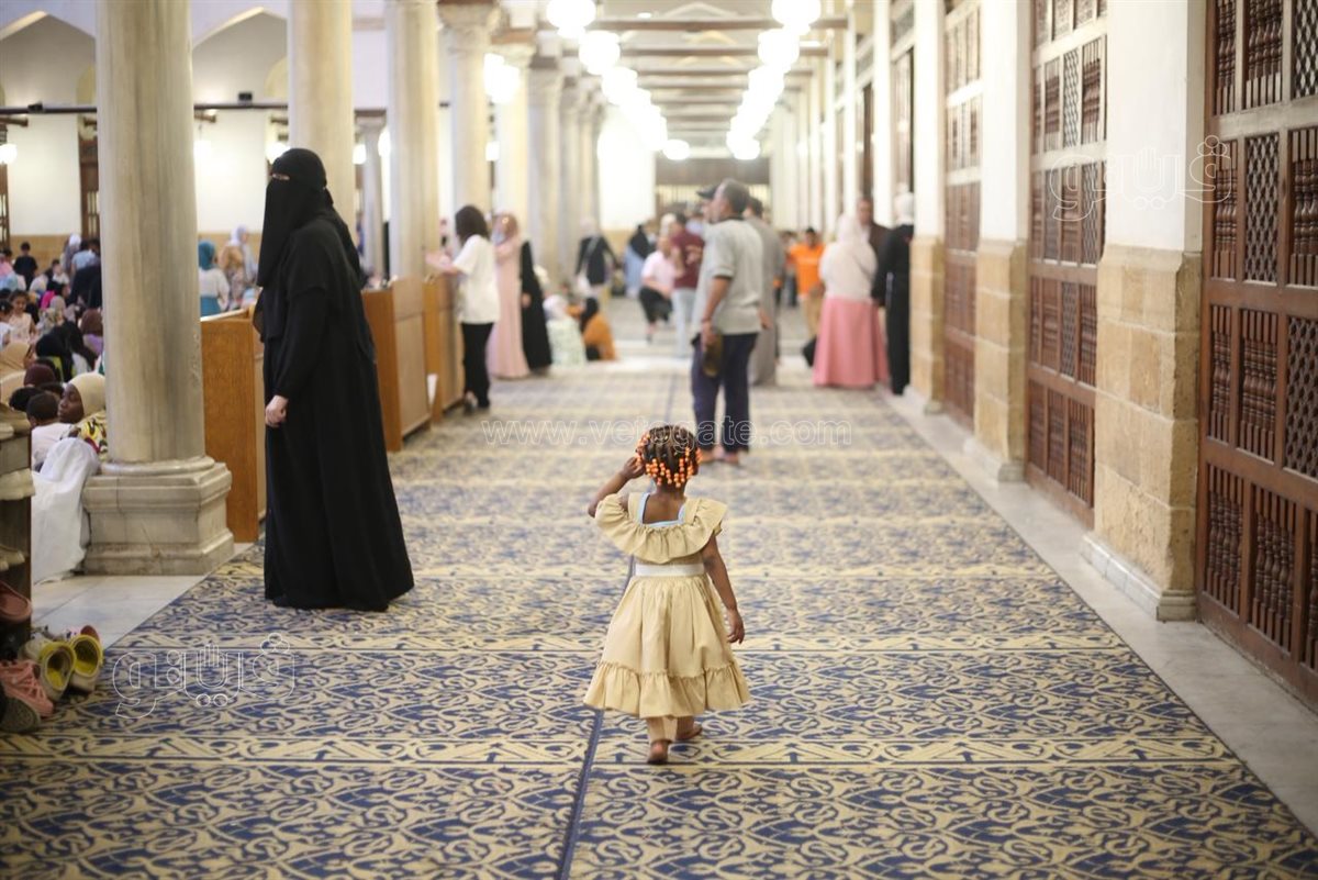 الأطفال يخطفون الأنظار في صلاة عيد الأضحي بالجامع الأزهر (16)